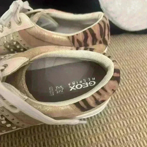 Geox sneakers womens size 9 Sand/ Gold DO2FED W Animal Print back - Picture 7 of 10
